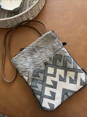 Myra Bag Crossbody